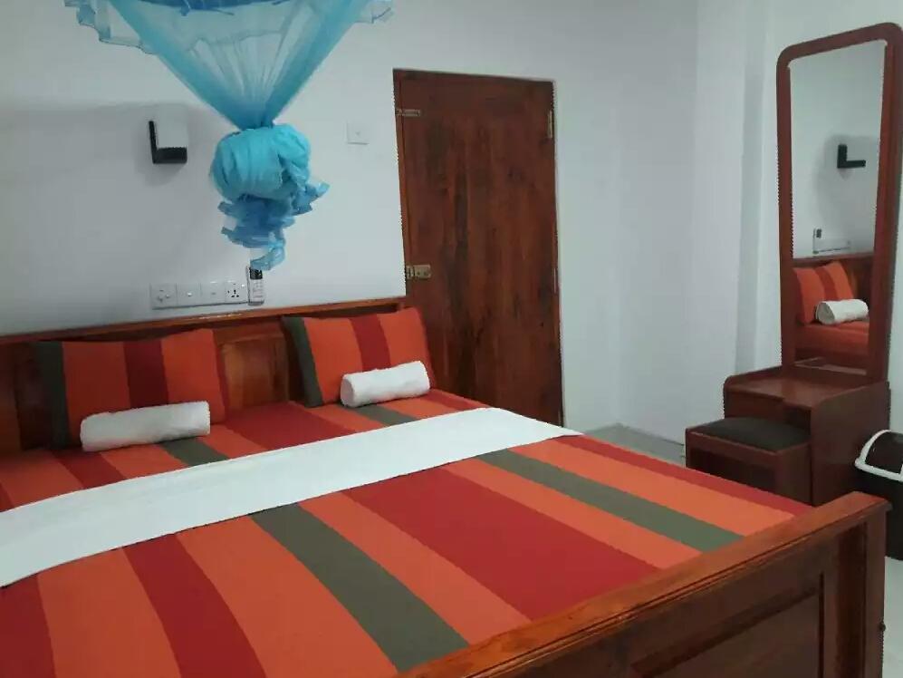Hotel Camorich Tissamaharama Exterior foto